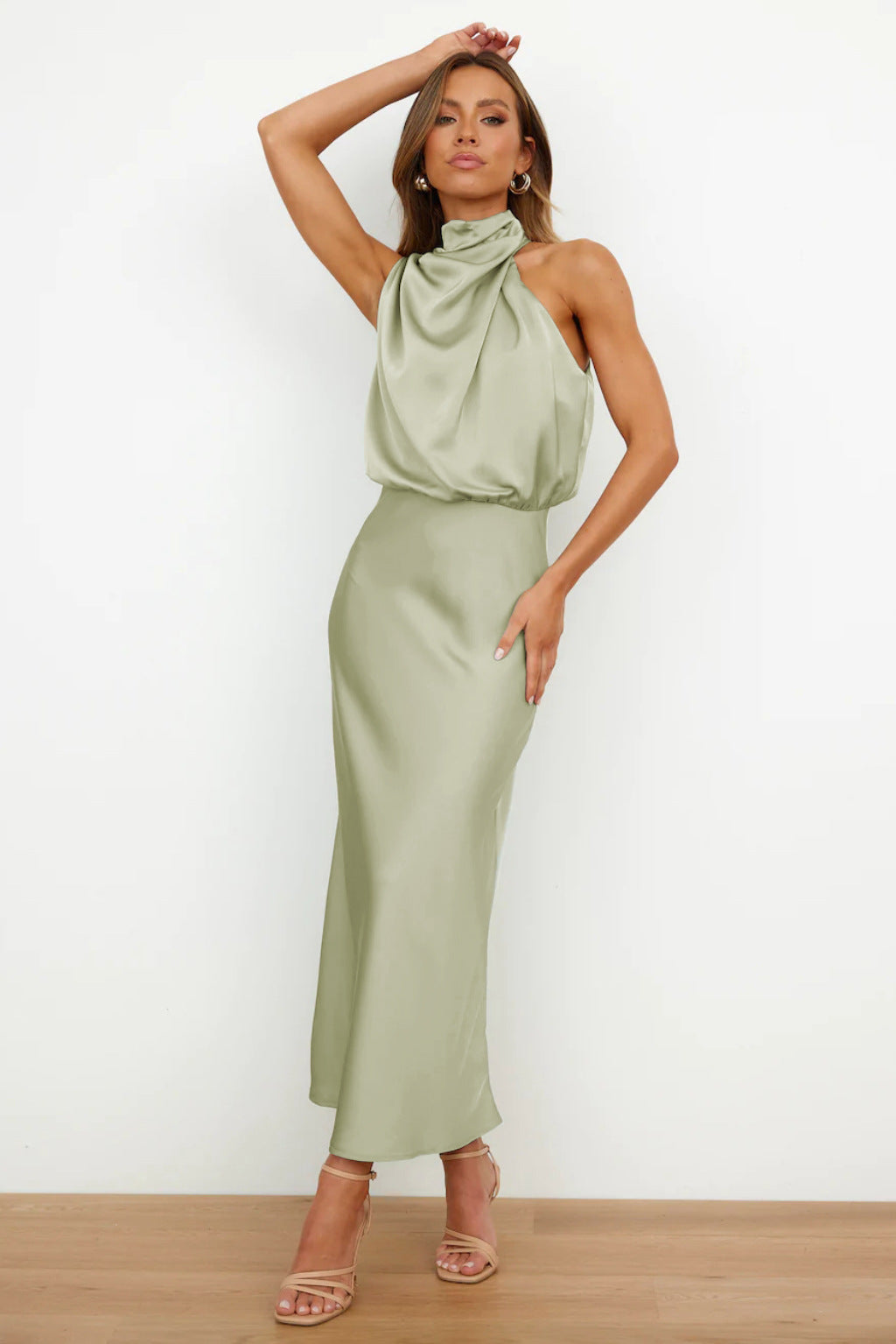 Tyra | Elegantti iltapuku, jossa on halterneck