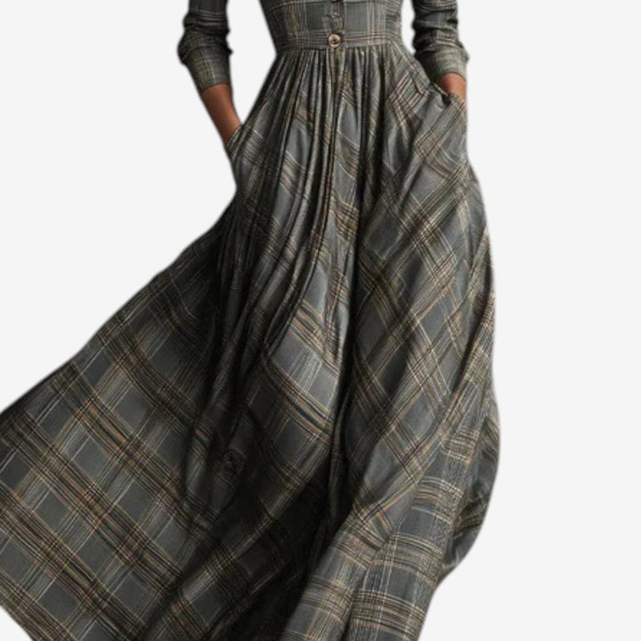 Manuelle | Tyylikäs ruudullinen mekko